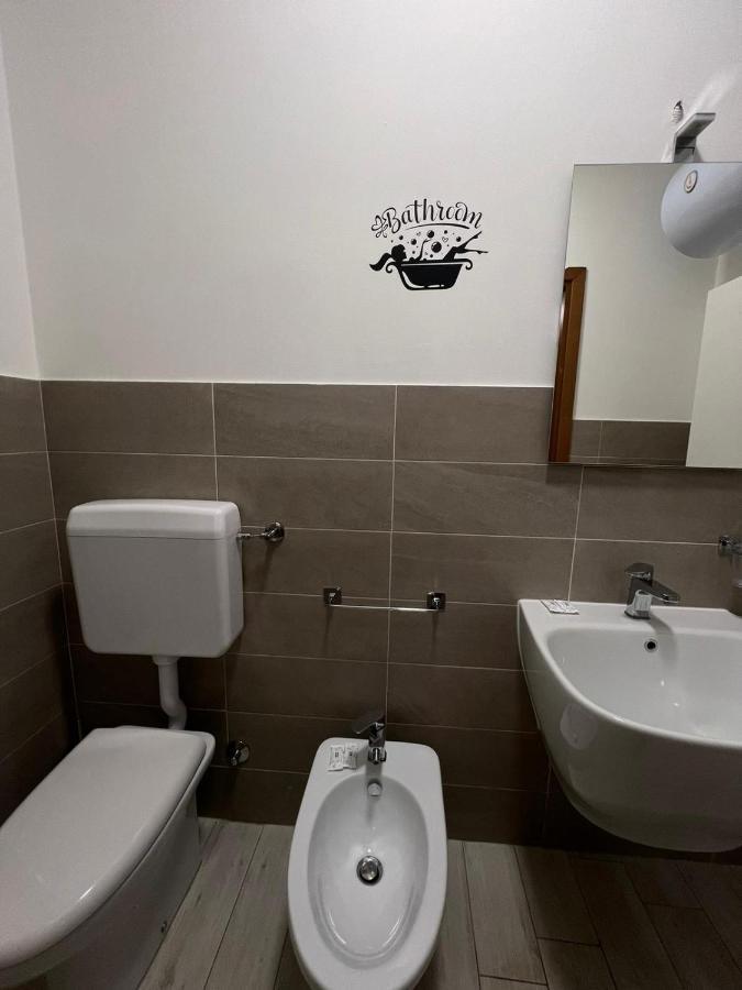 La Tule Hotel โปโปลิ ภายนอก รูปภาพ